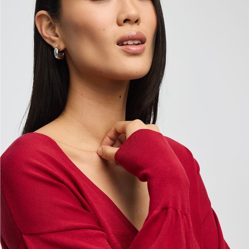 Elegant Red V-Neck Sweater - Picture 4 of 6